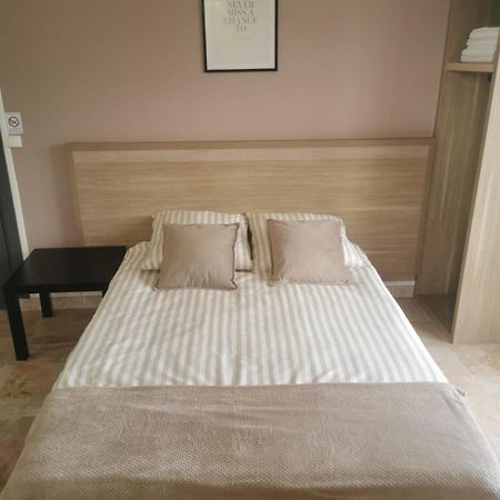 Appartement 2 , Disneyland - Parking Gratuit - Maison Des Platanes Meaux Kültér fotó