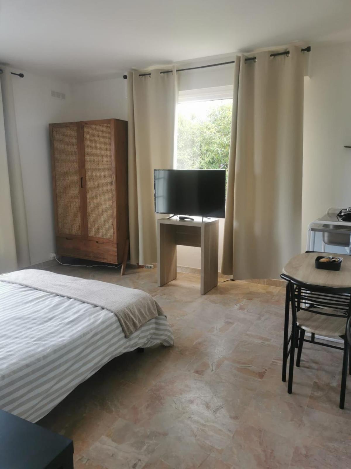 Appartement 2 , Disneyland - Parking Gratuit - Maison Des Platanes Meaux Kültér fotó