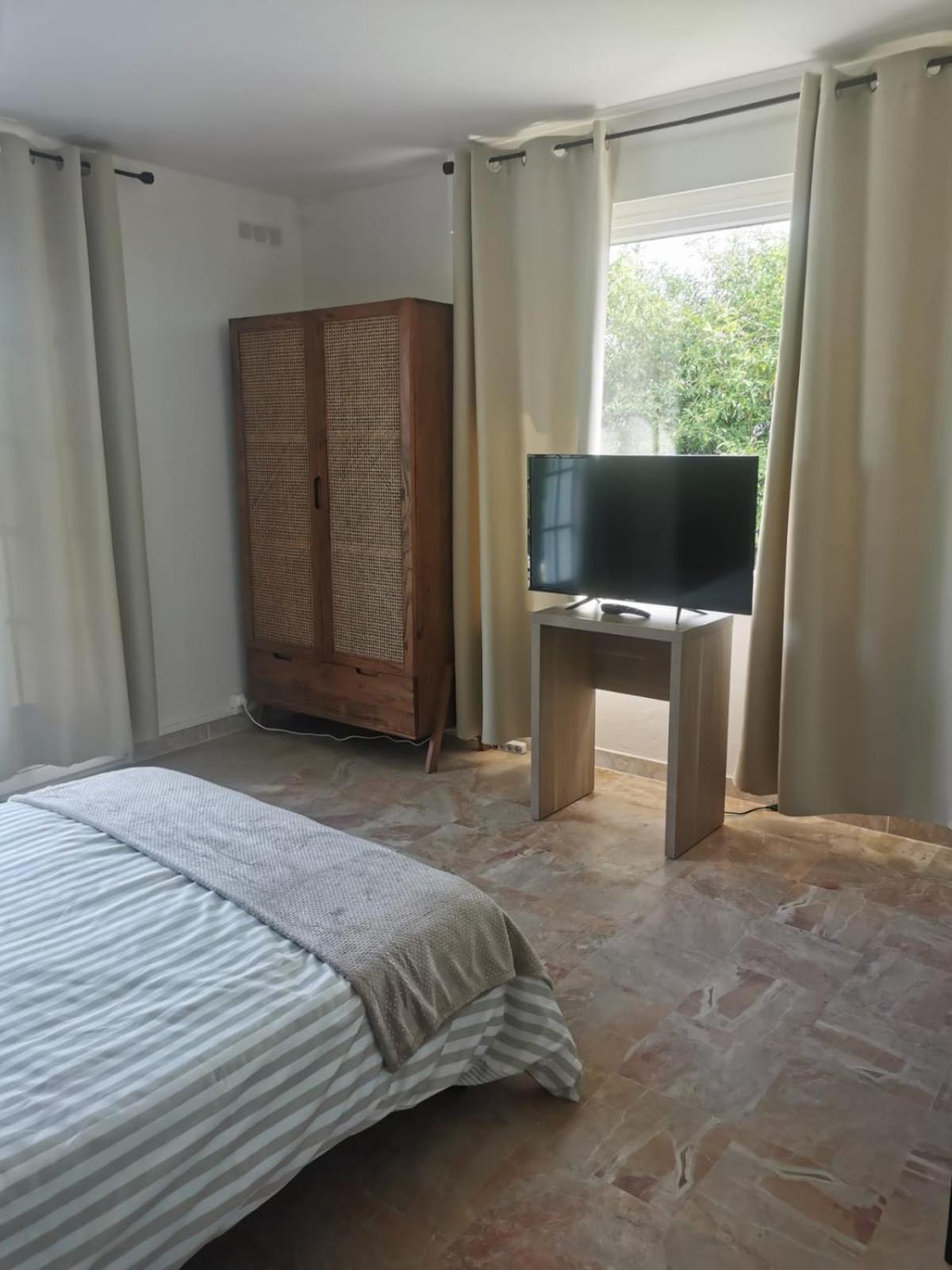 Appartement 2 , Disneyland - Parking Gratuit - Maison Des Platanes Meaux Kültér fotó